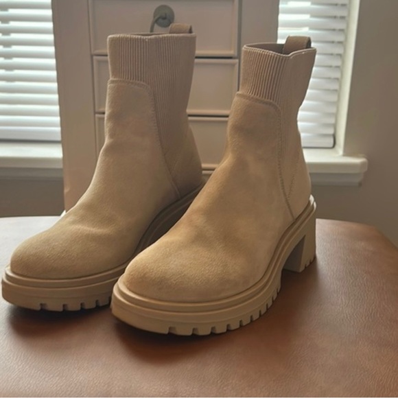 Steve Madden suede beige nude boots size 8 - Picture 3 of 4